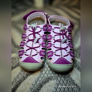 Girls closed-toe sandals, KHOMBU, SZ 1, Lavender & Purple, bungee cord lace-up